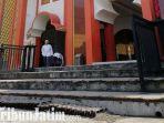 masjid-dua-abad-di-batu-jawa-timur-sisakan-roda-tank-sebagai-penopang.jpg