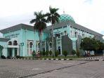 masjid-nurul-iman-berlokasi-di-ujung-jalan-imam-bonjol-kota-padang.jpg
