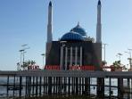masjid-terapung-makassar_20150525_174845.jpg
