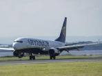 maskapai-ryanair-yang-membawa-suporter-liverpool_20160728_155221.jpg