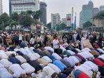 massa-aksi-411-salat-ashar.jpg