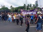 massa-aksi-tandingan-sempat-joget-bersama-sama.jpg