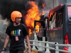 massa-aksi-terlibat-bentrokan-dengan-aparat-kepolisian_20190522_144213.jpg