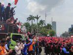 massa-aksi-yang-tergabung-bersama-s.jpg