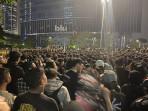 Tetap Bertahan hingga Malam di Thamrin, Mahasiswa Tunggu Pemerintah Hadir Temui Mereka