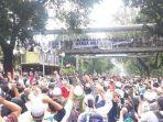 massa-di-sekitar-gedung-mahkamah-konstitusi-rabu-2662019.jpg