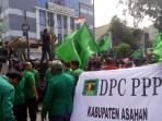 massa-dpw-ppp-sumut-desak-menteri-yasonna-dicopot_20151228_114508.jpg