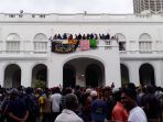 massa-duduki-rumah-presiden-sri-lanka-hingga-rezim-tumbang_20220711_080657.jpg