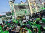 massa-fkkb-kader-ppp-menggelar-aksi-massa-di-depan-kantor-dpp-ppp.jpg