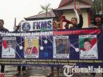 massa-front-keluarga-mahasiswa-sumenep-fkms-saat-menggelar-unjuk-rasa.jpg