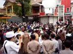 massa-hrs-datangi-polres-garut.jpg