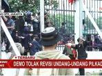 Aksi Demo Kawal Putusan MK soal Pilkada, Massa Jebol Pagar Gedung DPR