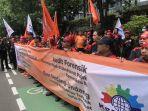 massa-partai-buruh-unjuk-rasa-djp-nih3.jpg
