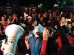 massa-pendukung-ahok-dibubarkan-polisi-di-mako-brimob_20170512_175813.jpg