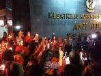 massa-pendukung-ahok-kembali-datangi-mako-brimob_20170511_202749.jpg