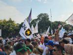 massa-pendukung-anies-cak-imin-terus-berdatangan-lalu-lintas-sekitar-kpu-macet.jpg