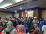 massa-pendukung-bambang-tri-mulyono-penggugat-ijazah.jpg