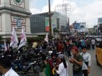 massa-pospera-gedung-dprd-sumut_20170130_144314.jpg