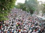 massa-pro-jokowi-sukses-putihkan-jakarta.jpg
