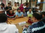 massa-saifannur-datangi-panwaslih-dan-kip-aceh_20161004_122657.jpg
