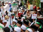 massa-sambut-kepulangan-habib-rizieq-di-petamburan_20201110_154158.jpg