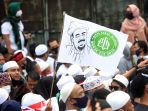 massa-sambut-kepulangan-habib-rizieq-di-petamburan_20201110_155219.jpg
