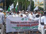 massa-unjuk-rasa-di-depan-kakanwil-kemenag-ntb-tuntut-menag-yaqut-dicopot-666.jpg