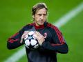 massimo-ambrosini-pencet-bola.jpg