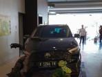 Lobi Hotel Tjokro Klaten Dihantam Mobil Listrik, Tamu Berhamburan Keluar