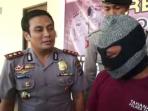 masuk-lewat-atap-pencuri-gasak-24-handphone_20160901_200204.jpg