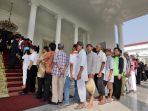 masyarakat-antre-open-house-istana_20180618_191013.jpg
