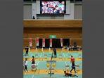 masyarakat-jepang-menyaksikan-latihan-bulutangkis-indonesia.jpg