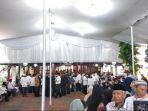 masyarakat-melayat-jenazah-ibu-ani-yudhoyono-di-cikeas.jpg