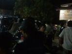 masyarakat-memadati-jalan-cendrawasih.jpg