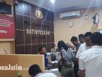 masyarakat-menyerbu-layanan-pengurusan-skck-polres-jember-senin-1762019.jpg