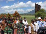 masyarakat-natuna-ikut-melepas-238-wni-ke-jakarta.jpg