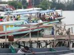 masyarakat-padati-posko-terpadu_20141229_225339.jpg
