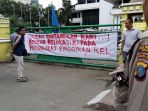 masyarakat-pinggir-rel-di-kawasan-glugur_20161124_132659.jpg