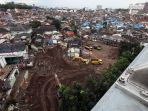 material-sisa-pembongkaran-rumah-di-lokasi-proyek-rumah-deret_20180326_213447.jpg