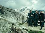 matias-varela-clemens-schick-edgar-ramrez-dan-luke-bracey-dalam-point-break-2015.jpg