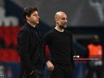 mauricio-pochettino-kiri-memberikan-instruksi-di-samping-manajer-manchester-city-pep-guardiola.jpg