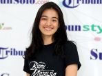 mawar-eva-de-jongh-promosikan-film-bumi-manusia_20190717_214126.jpg
