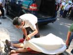 mayat-berkeris-di-jalan-menteri-sumpeno_20151013_142829.jpg