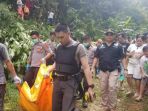 mayat-gantung_20171201_193145.jpg