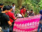 mayat-luluk-diana-dievakuasi-dari-hutan-watublorok-desa-kupang-kecam_20170809_131547.jpg