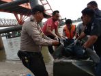 mayat-pria-di-sungai-musi_20180812_181203.jpg