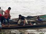 mayat-wanita-di-sungai-musi_20160721_100213.jpg