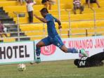maycon-rogerio-silva-calijuri-giring-bola_20150105_034614.jpg