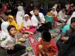 mbah-mijan-ditengah-anakyatim_20160627_191234.jpg