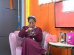 mbak-rara-sempat-tunjukkan-bukti-bisa-hentikan-hujan-di-tambang-batu-bara-kalimantan.jpg